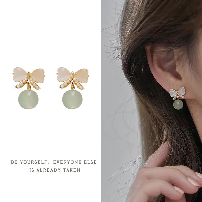 French Retro Pearl Clip-On Earrings: Mosquito Coil Design, Hong Kong Niche Style, No Piercing Needed, Women's High-End Fashion Accessories.