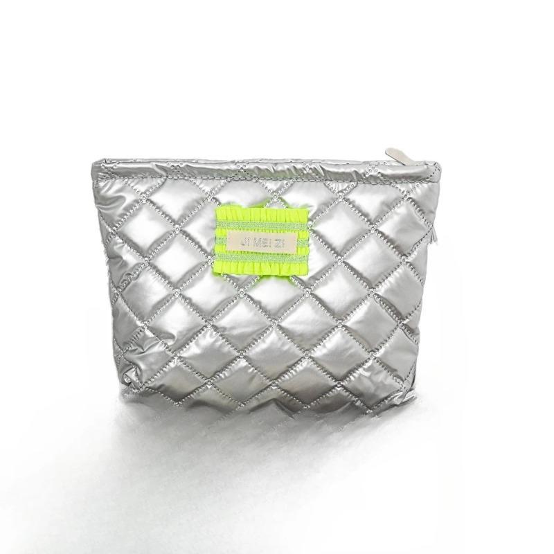 Women's Large Capacity Quilted PU Leather Makeup Bag -Travel Cosmetic Organizer Case Silver Wash Pouch with Inner Compartments