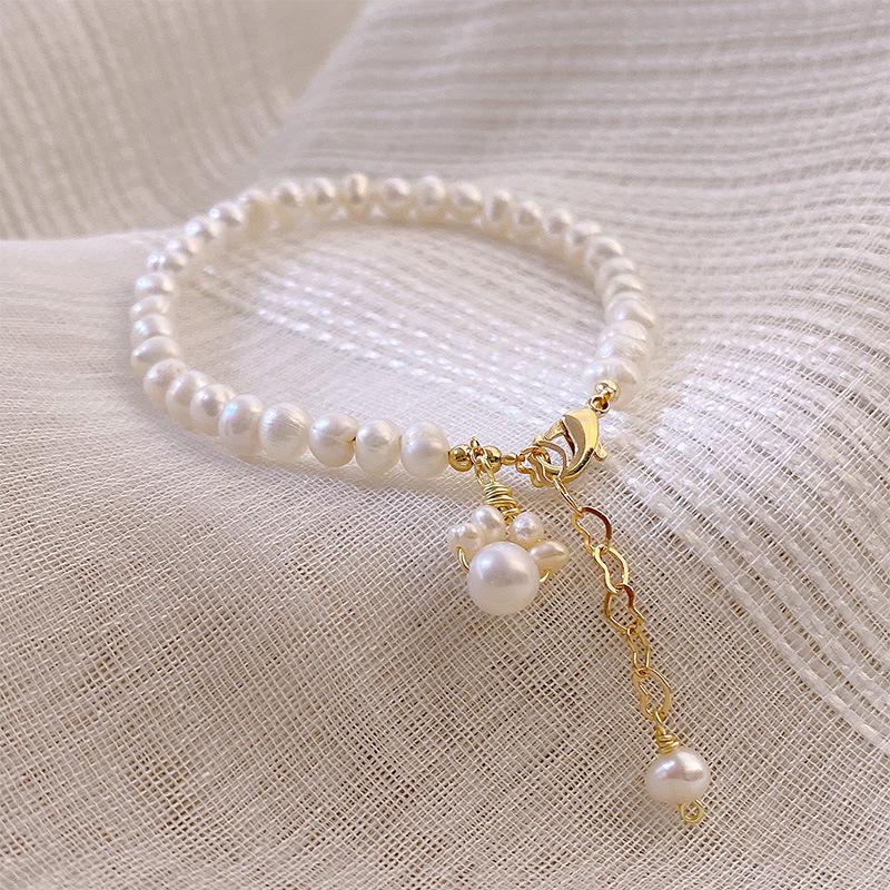 

Women s Retro Pearl Cat Paw Bracelet - Cute Fashion Design