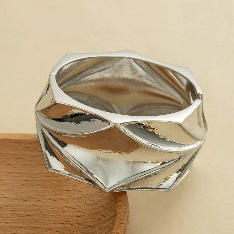 Wave Cold Wind Stacked Bracelet Exaggerated Simple Design Bracelet Light Luxury High-End Jewelry Women
