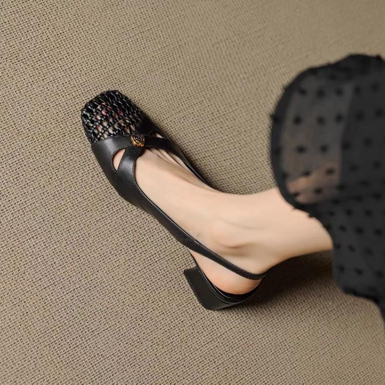 Hepburn Style Is Very Easy To Wear French Super Beautiful Soft Leather Hollow Woven Bag Head Sandals Women's Thick Heel 2025 Summer New Square Head