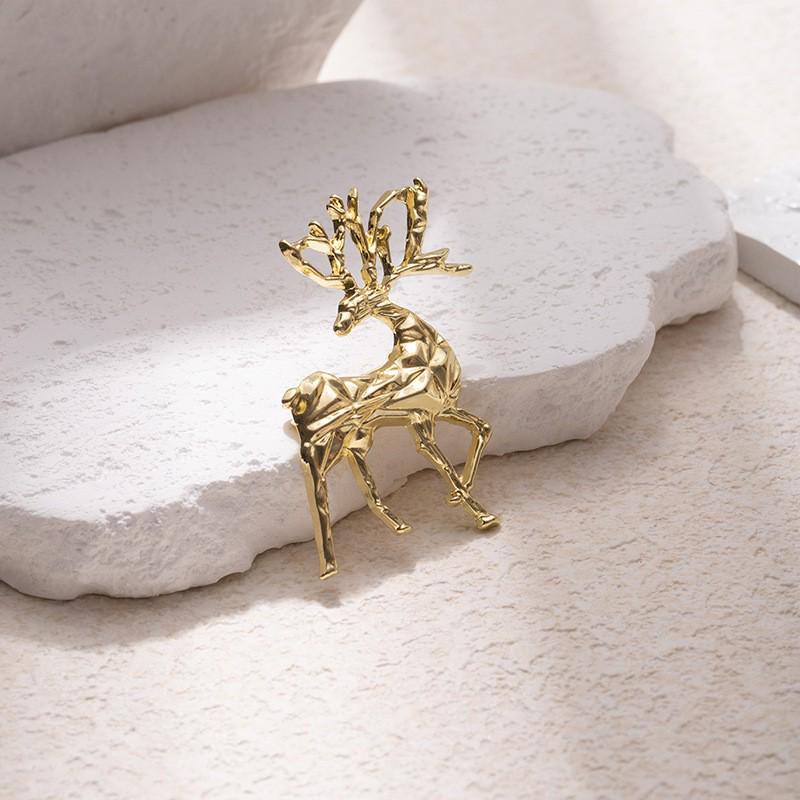 Gold Three-Dimensional Deer Lapel Pin for Men - Stylish Christmas Coat Accessory