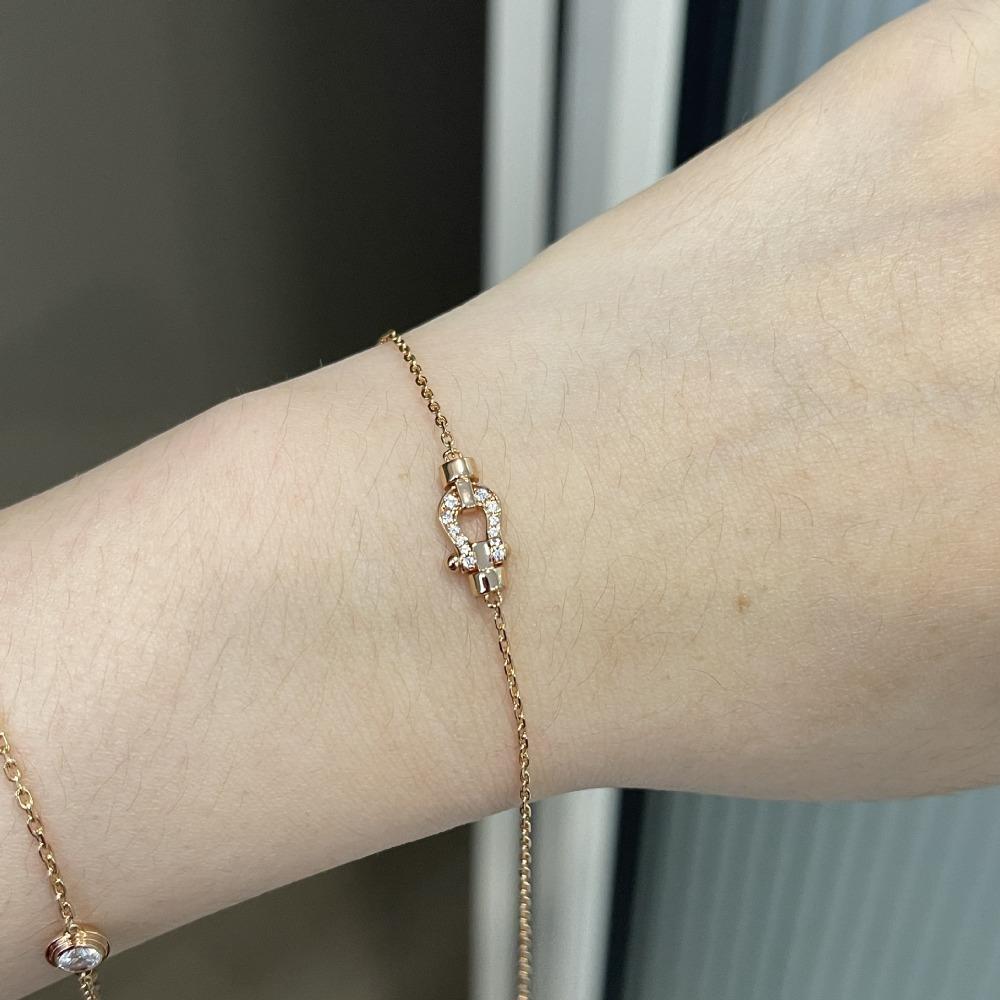 Plně pozlacený 18K růžovým zlatem Párový dárkový náramek s přezkou ve tvaru podkovy písmeno U V Náramek Gypsy Star Náramek s magnetickou přezkou