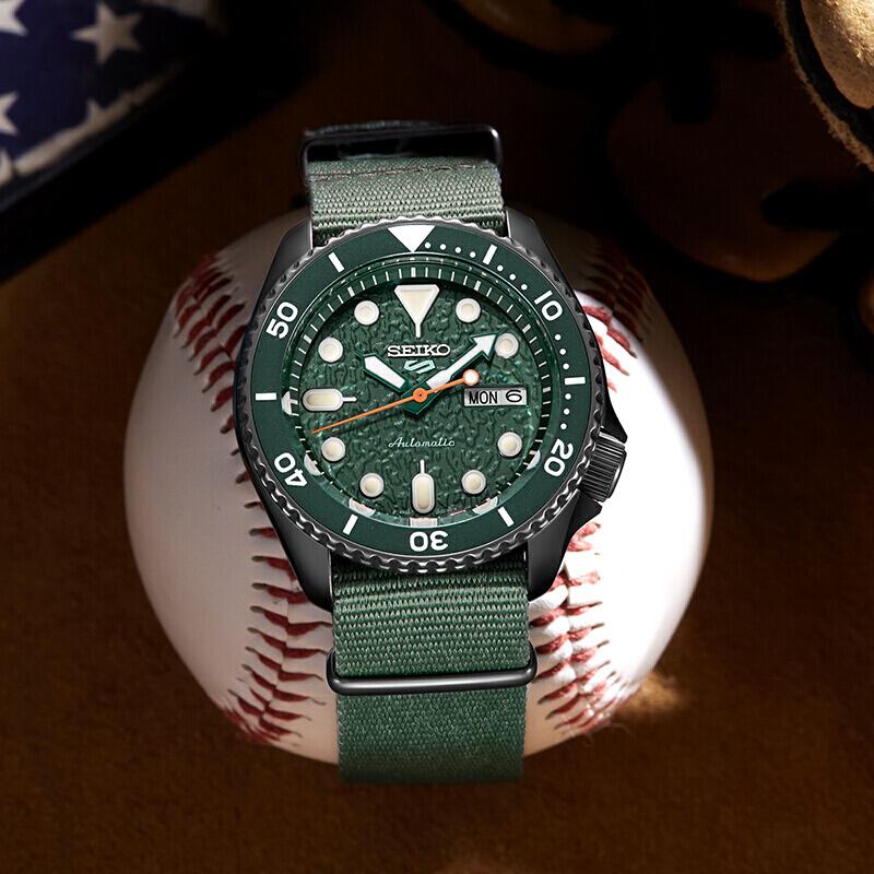 Seiko 5 Oriental Green Water Ghost Black Water Ghost Series Fashion Sports Diving Watch Manual Dual Calendar Mechanical Movement Nylon Strap SRPD77K1