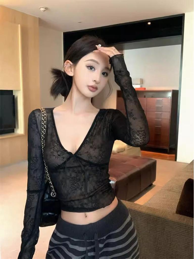 Women's Autumn Lace-up V-neck Lace Black Top - Slim Fit, Waist-cinching, Chic Long Sleeve
