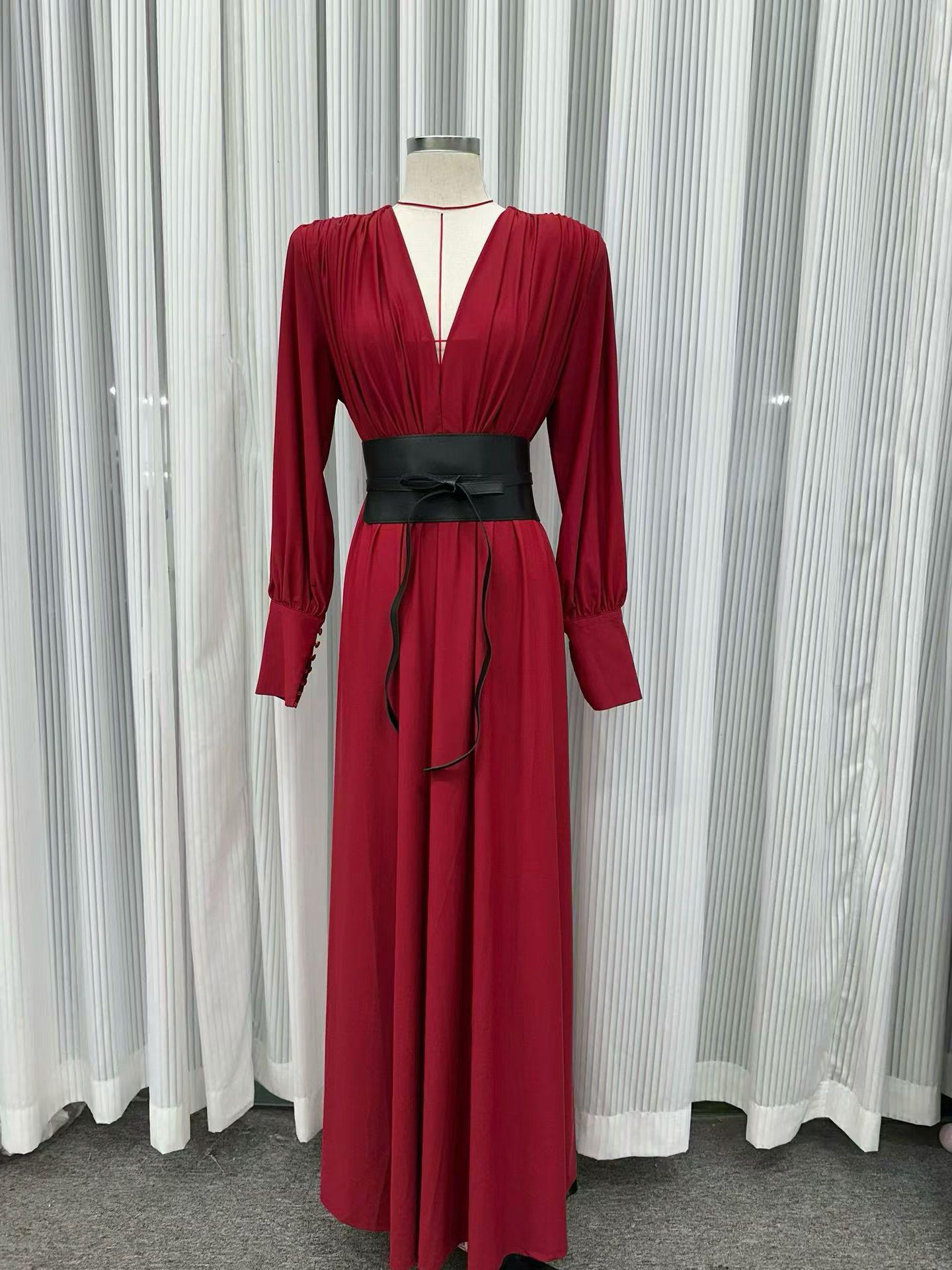 

Vietnamese V-Neck Waist Belt Pleated Long Dress with Lace-Up Design Extra Large вино красного