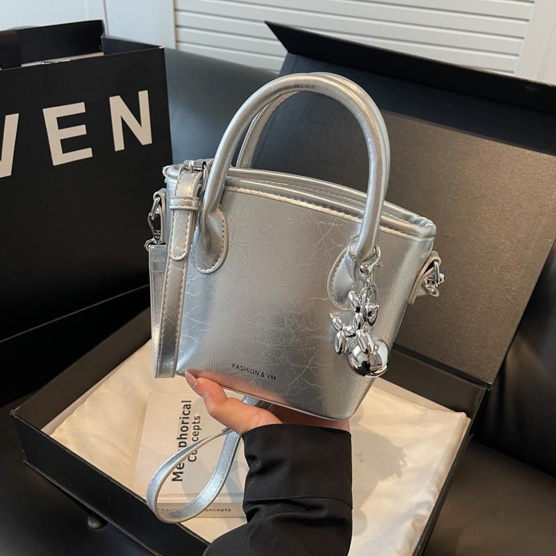 This year's popular retro bag women's summer 2025 new fashion niche messenger bag women's portable bucket bag