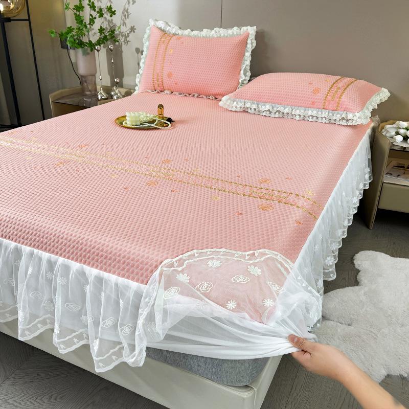 Class a Cool Feeling Ice Silk Covoraș de vară Fusta de pat Trei piese Princess Style Ins Air Conditioning Covoraș moale Dantela Lenjerie de pat