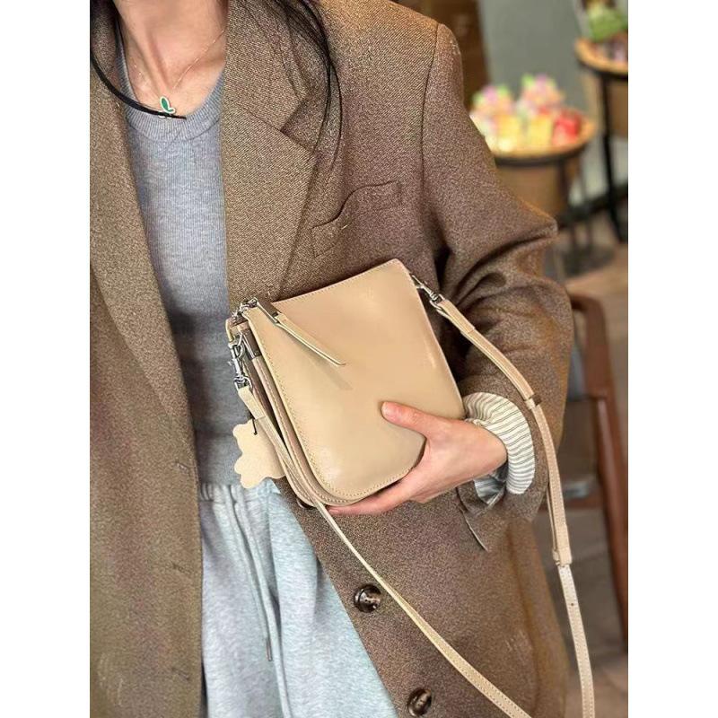 Mobile phone bag, women's spring and summer new soft leather women's bag, messenger bag, bucket bag, shoulder bag, armpit bag.