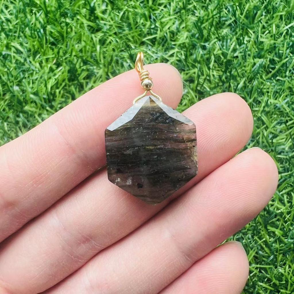 Natural Crystals High Quality Pendant Polyhedron Colorful Labradorite Pendant Gemstone Necklace