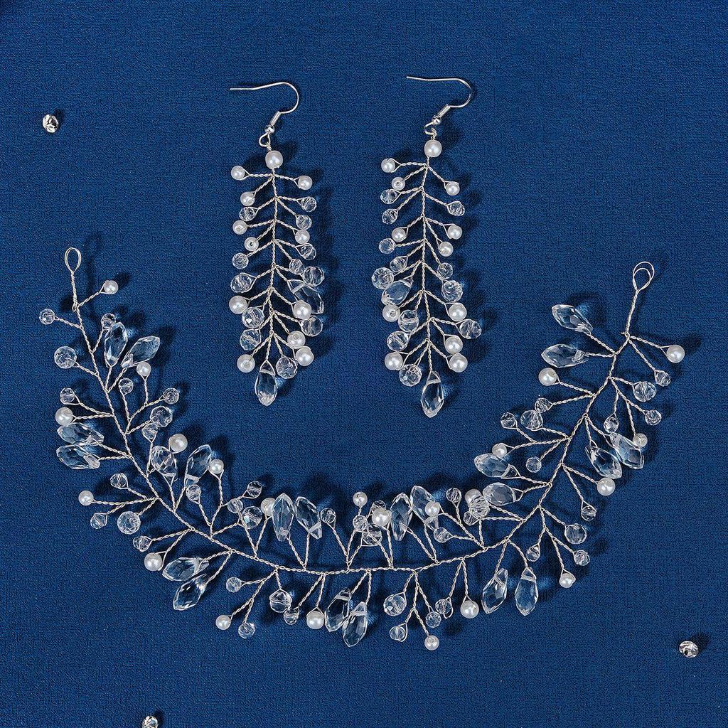 Handgefertigter Braut-Haarkamm mit Perlen, Strass und Blumen mit Blättern