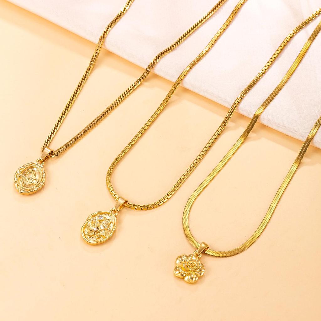 18k Gold-Plated Titanium Steel Necklace with Inlaid Diamond Flower Pendant