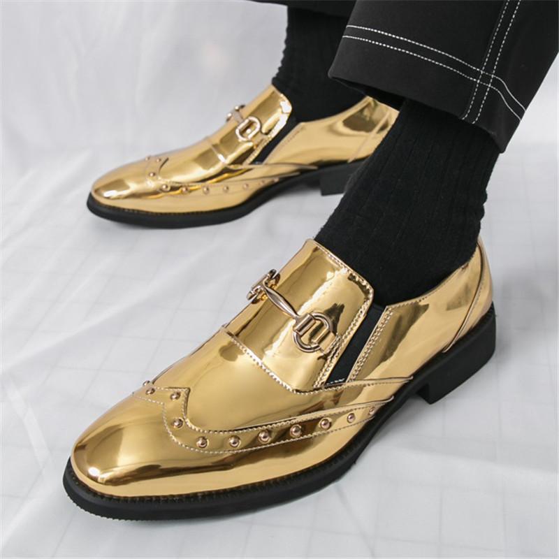 Fashion New Gold Punk Rivet Loafers New Men's Pointed Metal Chain Leather Shoes Male Designer Formal Wedding Dress Homecoming Footwear