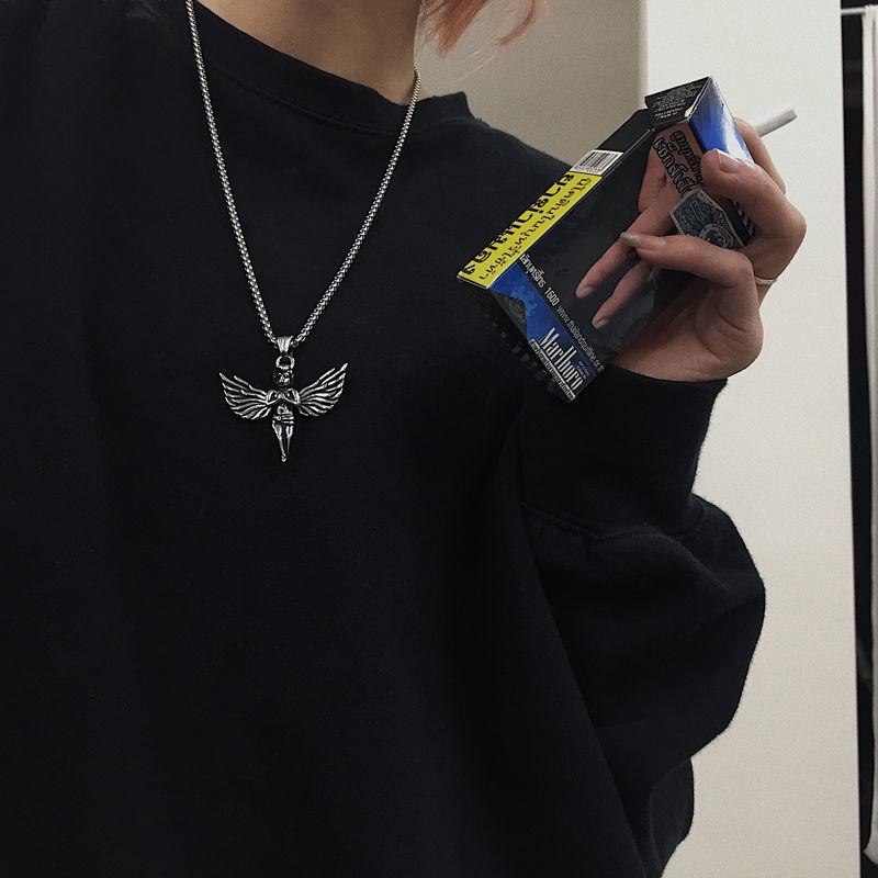 

Japanese Harajuku Style Angel Wings Necklace: Retro Hip Hop Pendant for Trendy Couples
