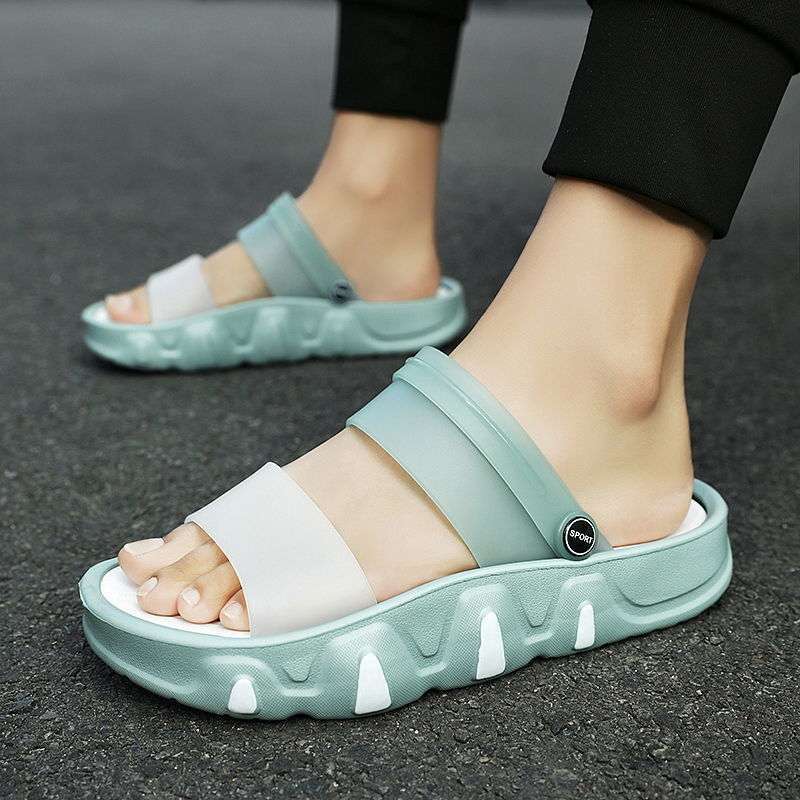 Sandals Men's Trend 2025 New One Man and One Woman Wearing Beach Shoes Non-slip Soft-soled Cool Slippers Thick-soled Slippers Summer