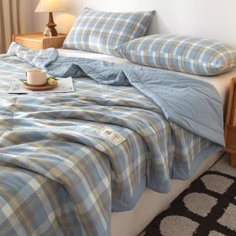 Lightweight Xinjiang Cotton Summer Quilt with Cooling Plaid Design for Single or Double Beds