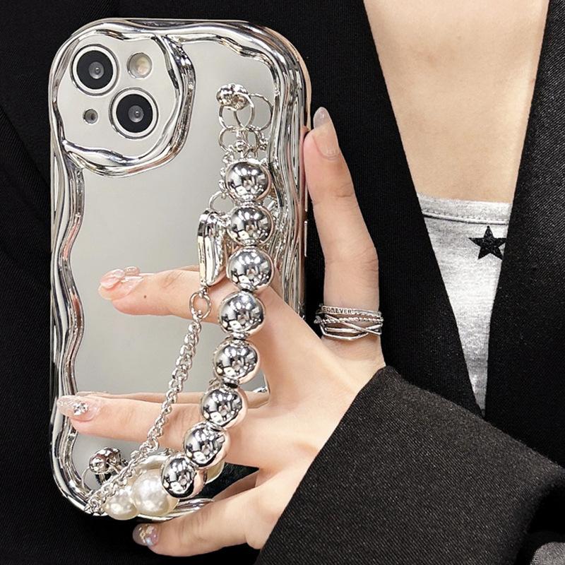 Suitable for Iphone16 Case Electroplated Heart-shaped Bracelet, Luxurious and Fashionable IPhone 15Promax 14 Crossbody