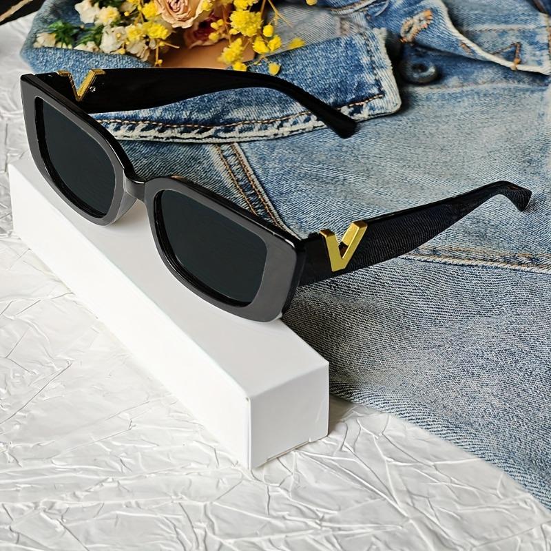 Trendy Black Cat-eye Women's Fashion Glasses - Retro PC Frame with Golden "V" Logo