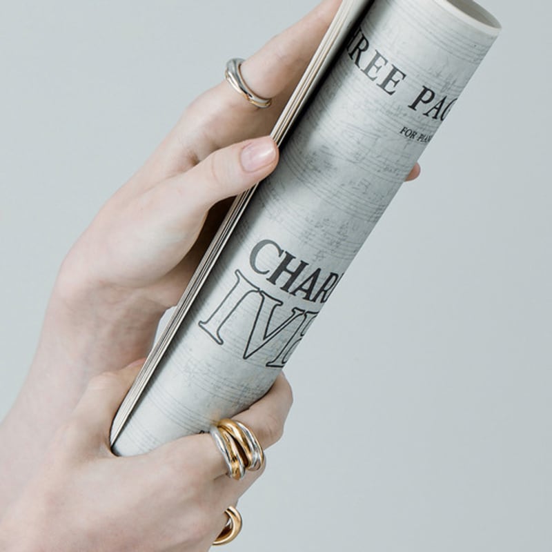 

Minima Ring finger White Gold