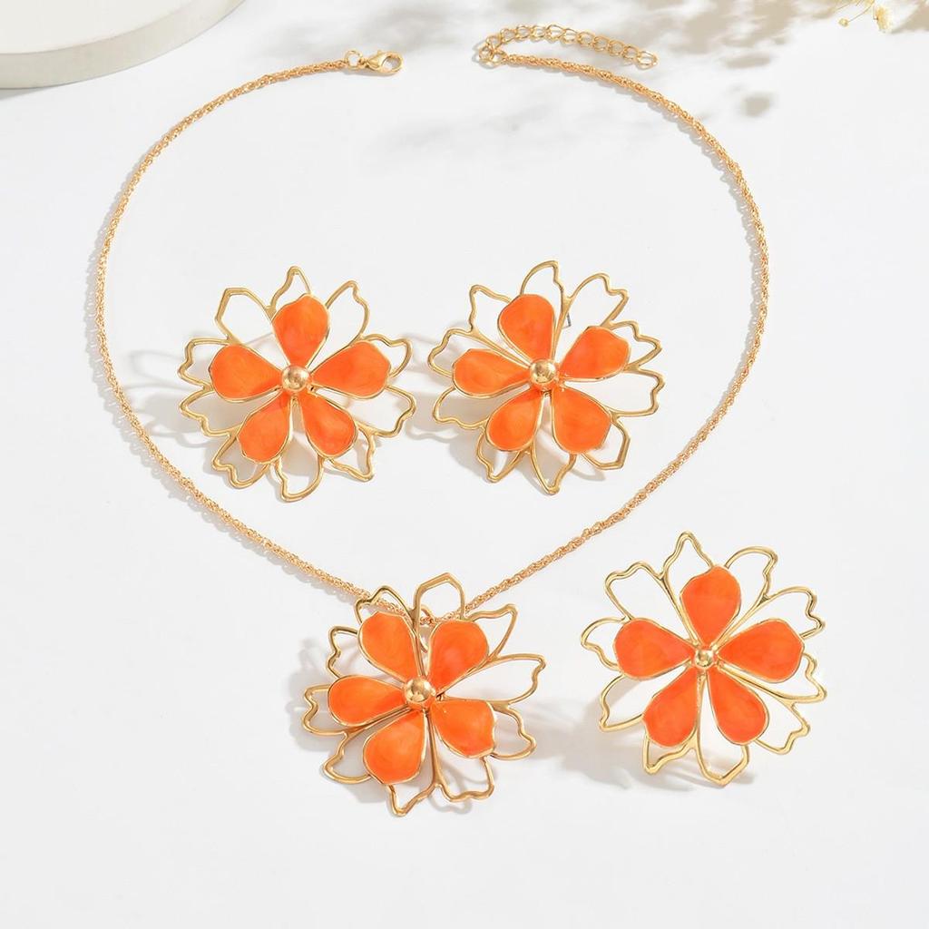 European-American Starfish Necklace & Earring Set: High-End Clavicle Chain, Light Luxury Vacation Style for Women.