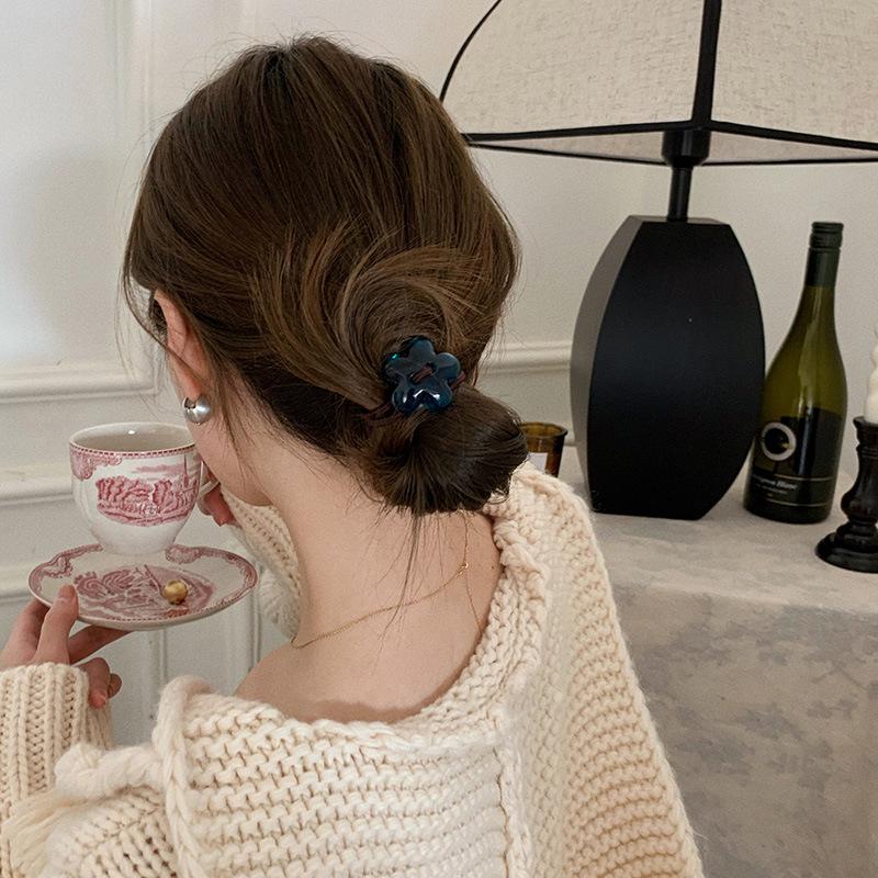 2023 Fresh Spring Flower Headband: High-Elastic Cowhide Hair Accessory for Simple Elegance