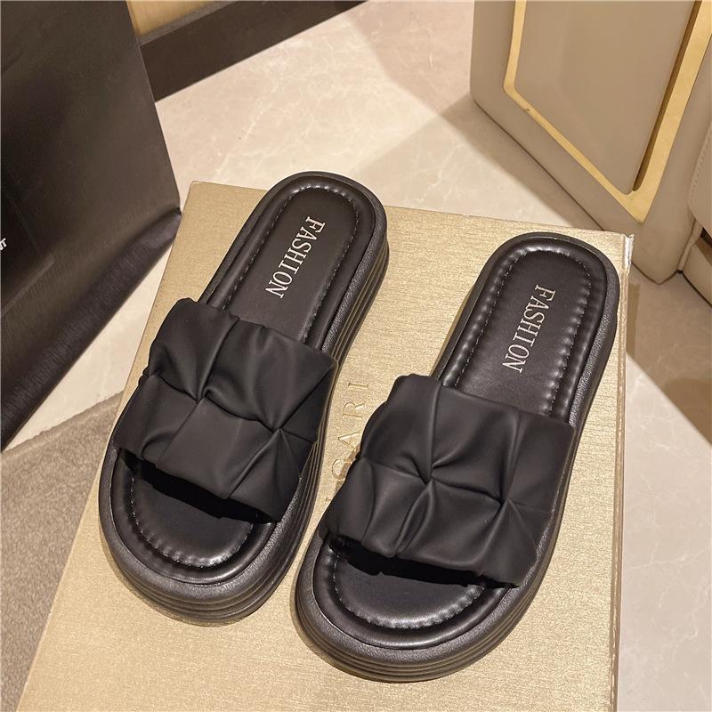 French High-grade Platform Slippers Female Summer Outside Wear 2025 New Non-slip Increase Fashion Explosion Muffin Flip-flops