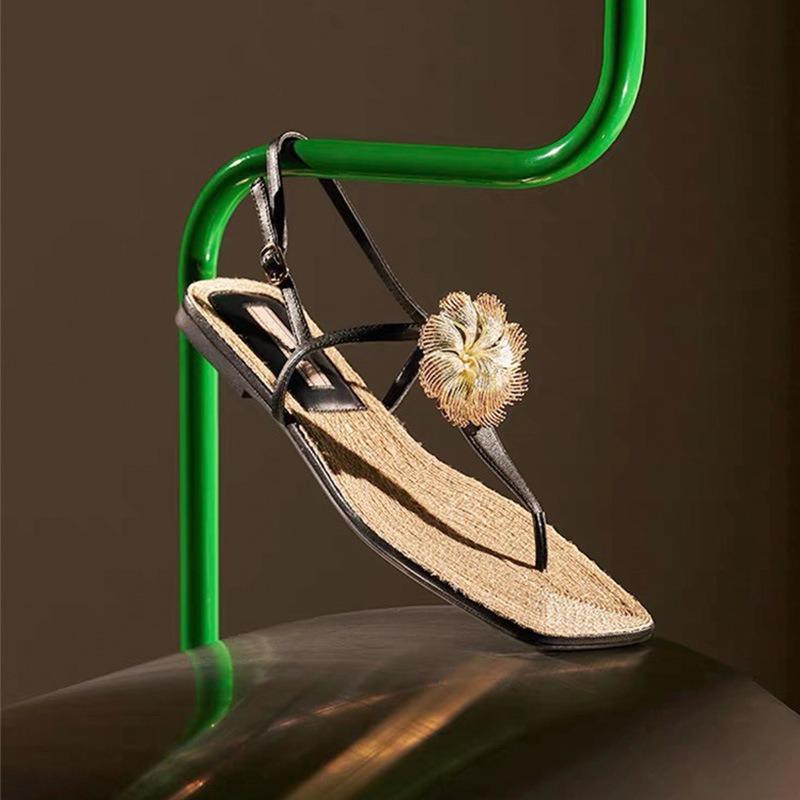 New Gold Coast one-word belt metal flower flat bottom clip toe flip-flops sandals women's summer wear