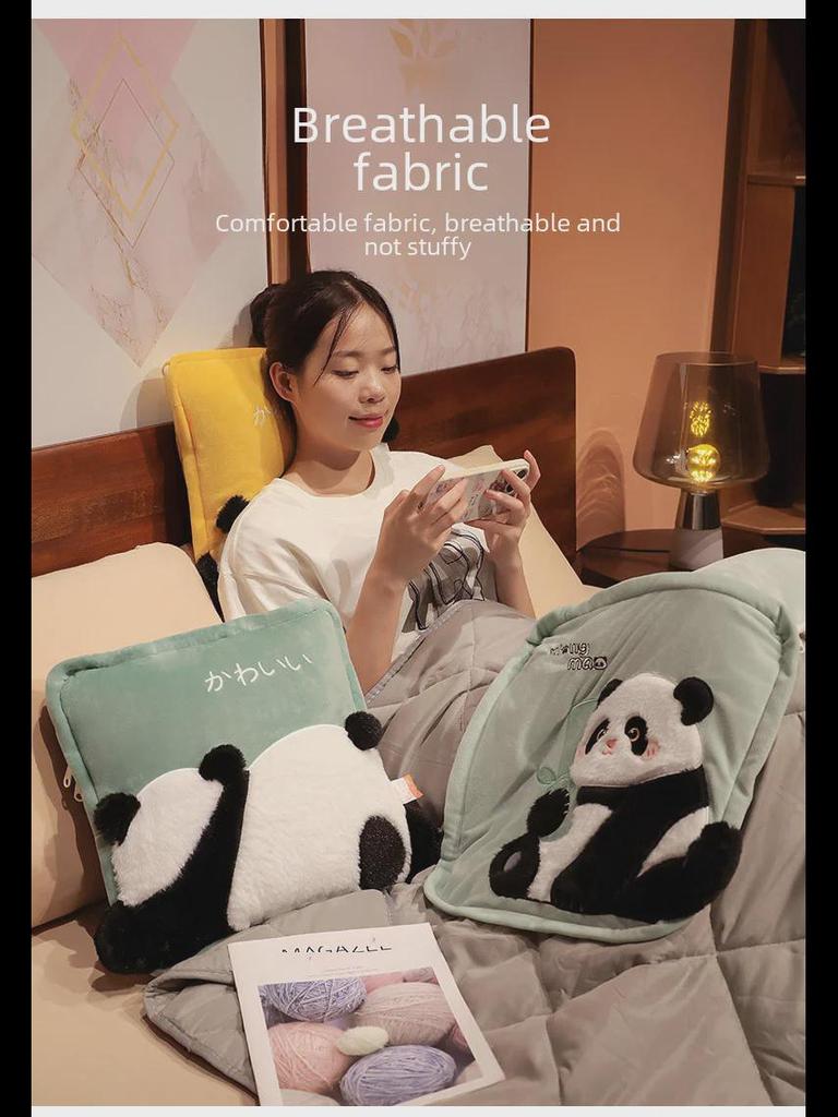 Polštářek/přikrývka 2 v 1 s kreslenou pandou: Kancelář, Auto a Domov