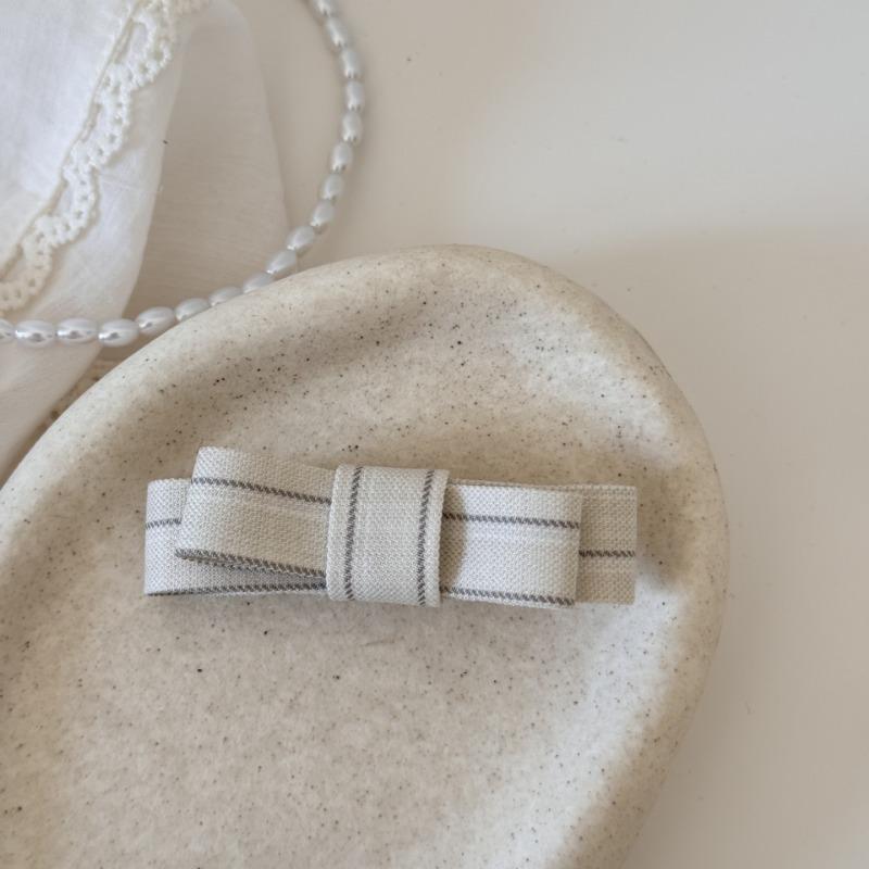 Simple and Fresh, with An Elegant Touch. A Single Butterfly Knot Hairpin, A Delicate and Exclusive Sweet Accessory.