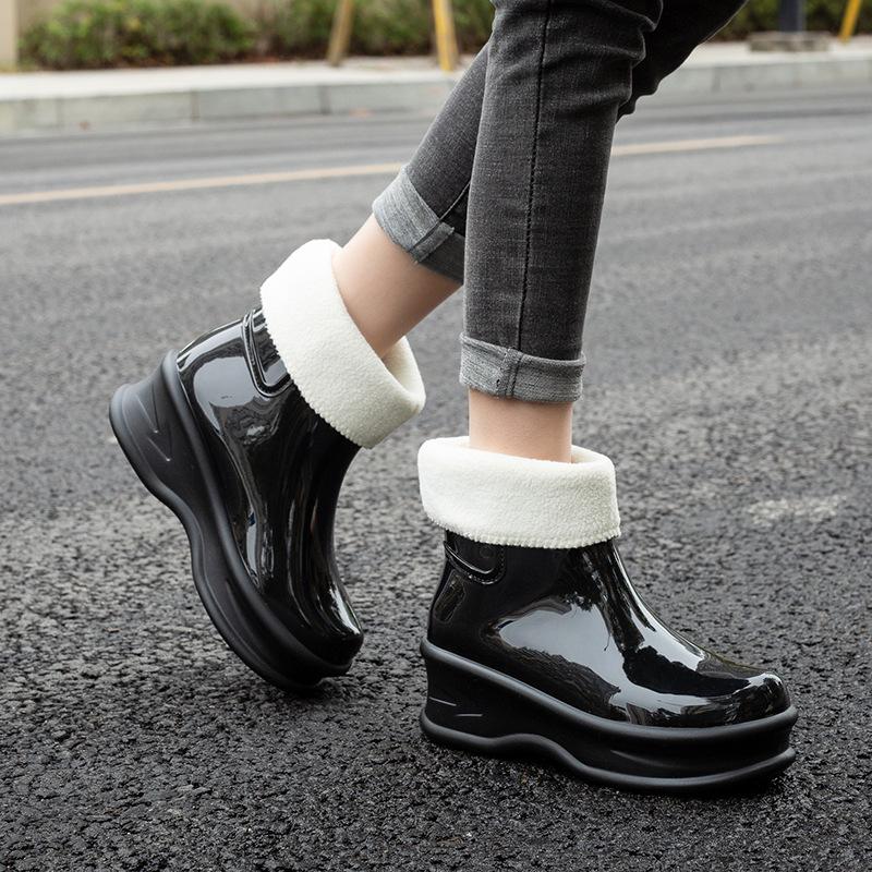 New Women's Plus Velvet Warm Mid-Calf Waterproof Rain Boots - Fashionable Outdoor Rubber Work Shoes