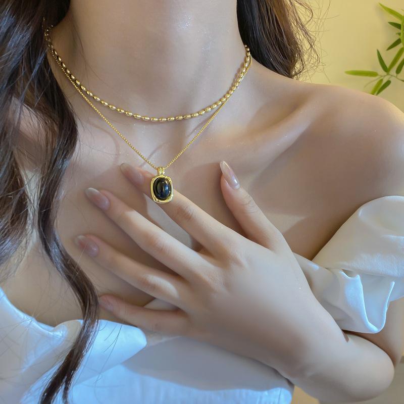 Retro Black Double Layer Metal Necklace - High-End Niche Design Clavicle Chain for Women