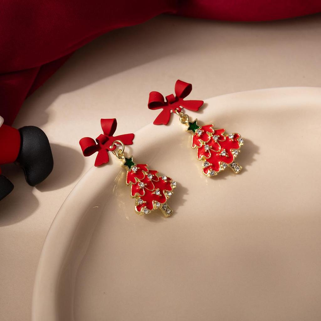 Exaggerated Snowflake Earrings: Creative Acrylic Christmas Design for Women