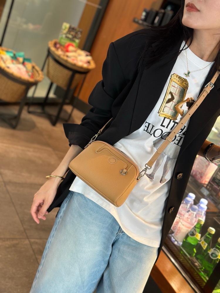 

2025 Genuine Leather Small Handbag: Fashionable Phone Bag, Versatile Mini Shell Crossbody for Women 19cm x 7cm x 14cm