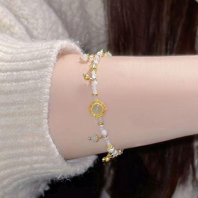 Tang Palace Feast  Mother-of-Pearl Beaded Bracelet - Retro Chinese Style with Light Luxury Design