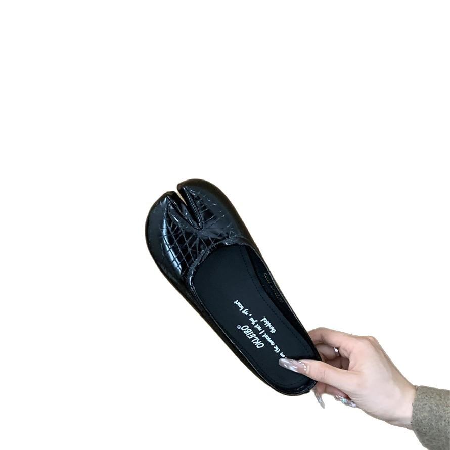 Retro Niche Silver Pig's Trotter Shoes Split Toe Half Slippers Women 2025 New Soft Sole Light Mouth Flat Bottom Internet Celebrity One Pedal