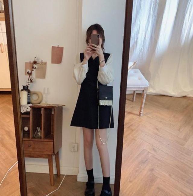Spring & Summer V-Neck Faux Two-Piece Slimming Dress, Waist-Cinching, Fashionable Short Skirt for Petite Women