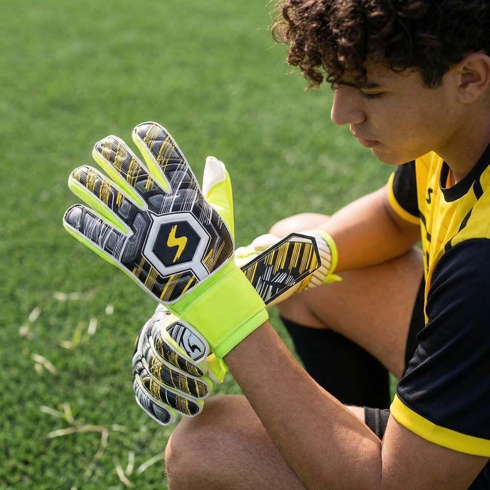 1 Pair Antiskid Kids Goalie Gloves Finger Protection Soccer Goalie Gloves  Play Football