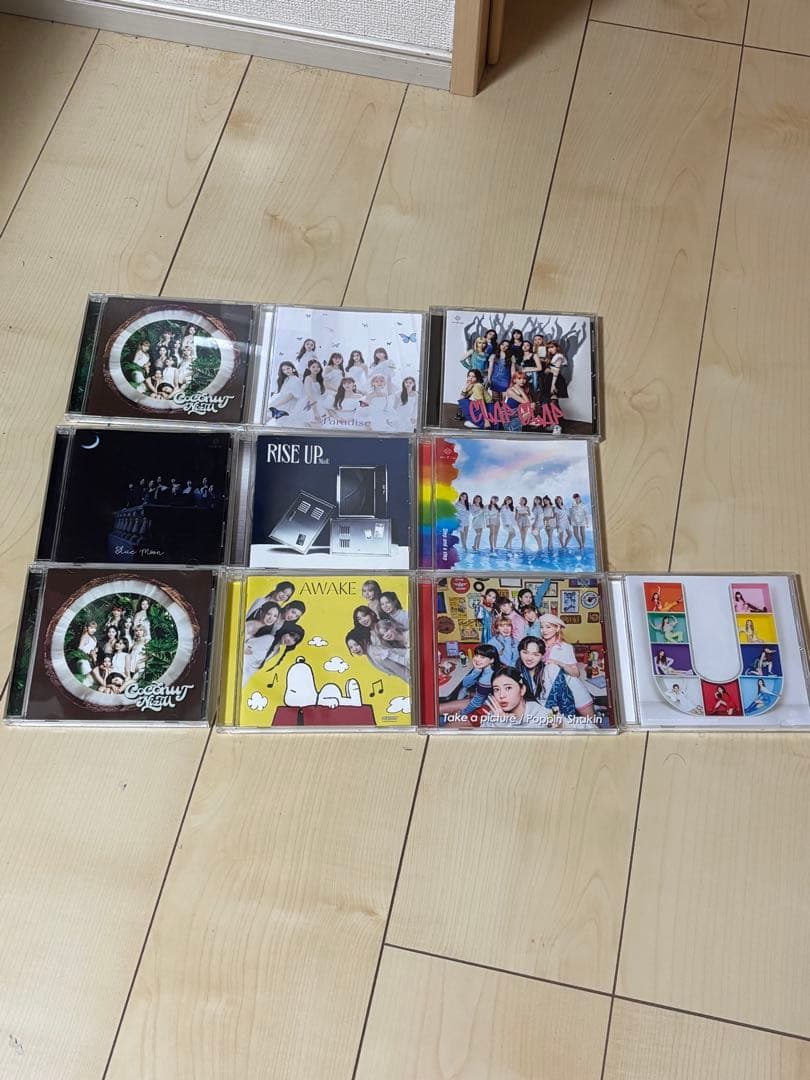 

[USED] This is a Niziu CD. It contains two coconut discs.