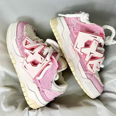 Plateau-Sneaker 2025 Frühling neu Straße super angesagt ausländischer Stil nationaler Trend Nische Skateboard Brotschuhe erhöhen