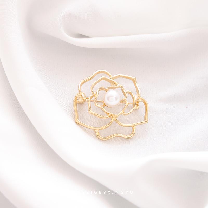 Broche Elegante de Pérola Dourada e Espiga de Trigo: Acessório Versátil e de Alta Qualidade para Mulheres