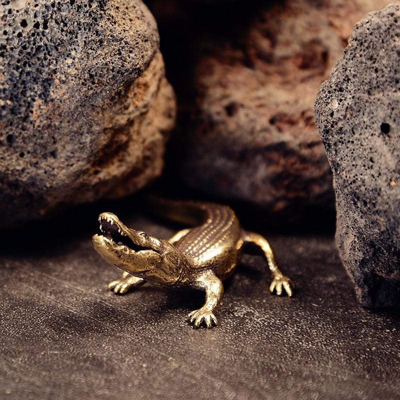 Solid Brass Vintage Crocodile Figurine Desktop Decor Collectible Ornament Ethnic Style Home Accessory