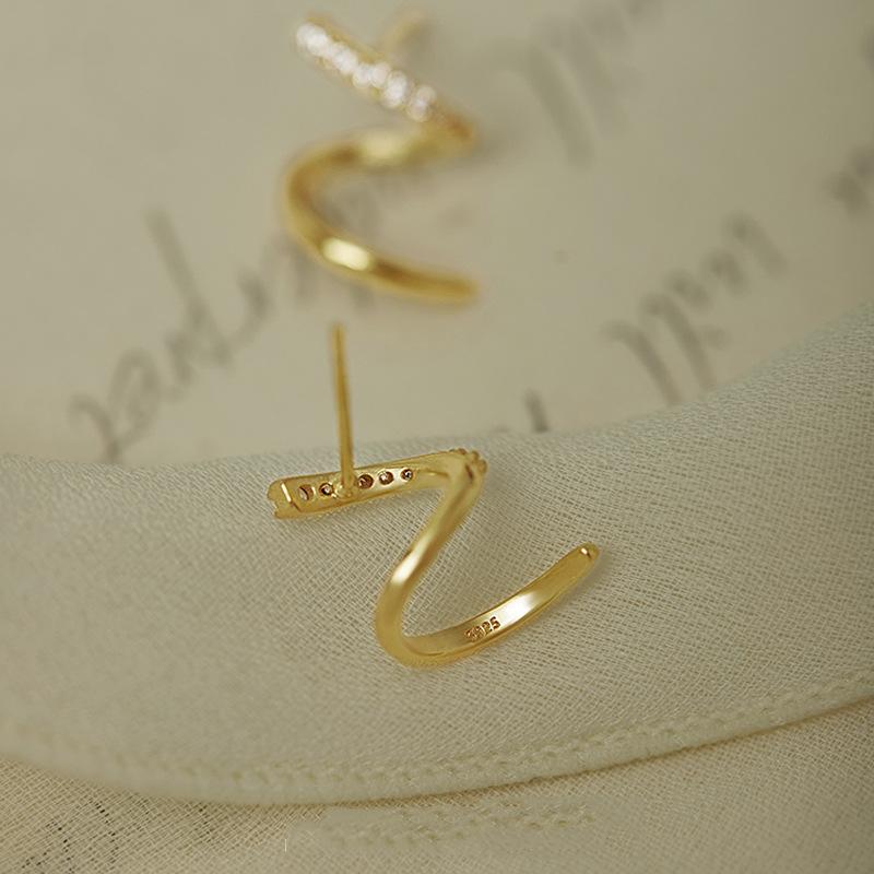 S925 Silver Plated Stud Earrings with Diamond Rotary Line Earrings Simple Commuter Korean Temperament Small Fresh Wave Zircon Stud Earrings
