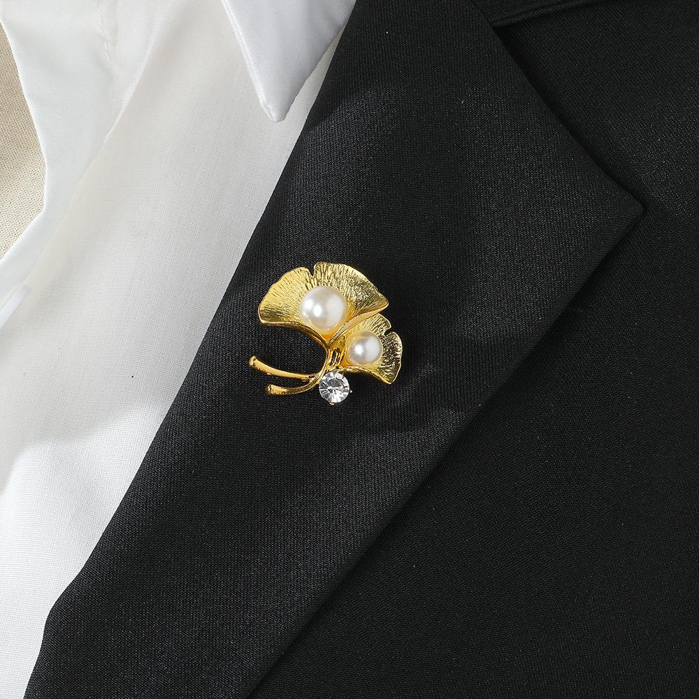 Simple Pastoral Style Diamond-Encrusted Pearl Ginkgo Biloba Brooch, Light Luxury High-End Fashion Coat Suit Shirt Pin