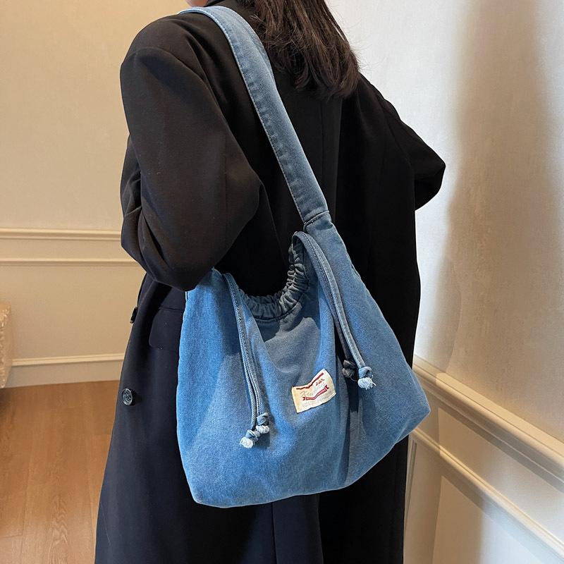 Korean version of fashion casual denim bag women's 2025 new simple commuter shoulder bag large capacity tote bag