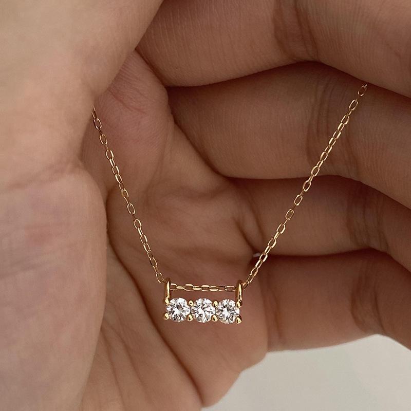 Unique 2026 Single Row Diamond Necklace for Women - Exquisite Luxurious Fashionable Collarbone Chain