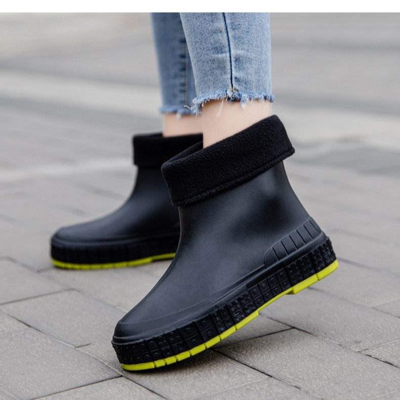 Stilvolle japanische Mid-Calf Anti-Rutsch-Regenstiefel für Haushaltsaufgaben