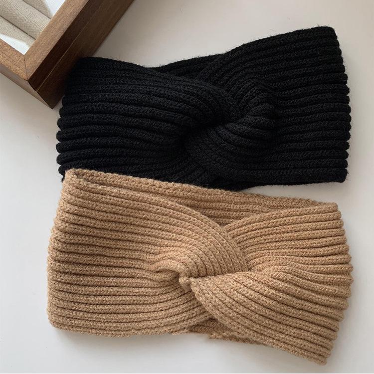 Retro Woolen Criss-Cross Headband: Knitted Wide-Brimmed Hairband, Sweet & Versatile Mori Girl Style.
