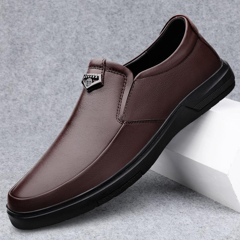Men's shoes 2025 summer new men's daily outdoor waterproof casual leather shoes middle-aged one-pedal soft-soled dad shoes