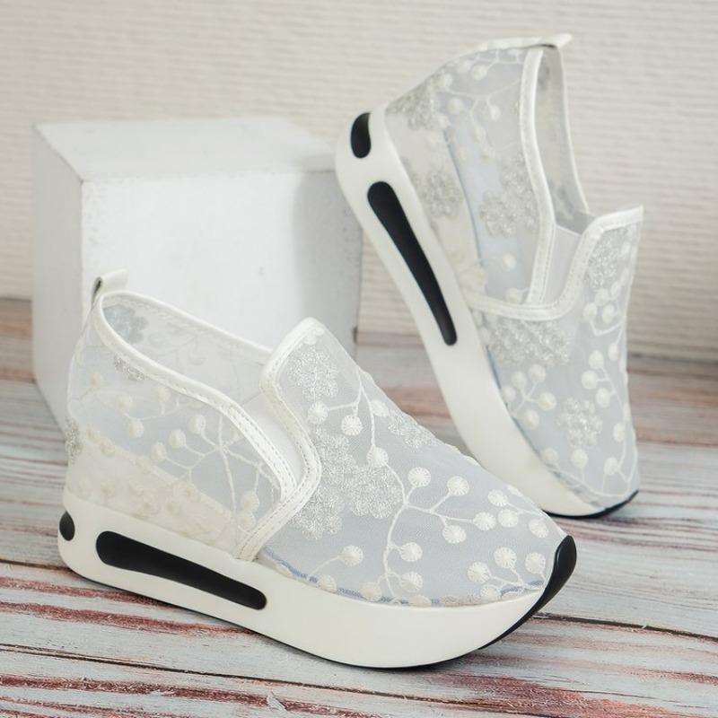 

Спортивная сетчатая обувь большого размера, женская летняя новинка, вышивка, дышащая, легкая, повседневная обувь на одной педали, женская 44 чистый белый