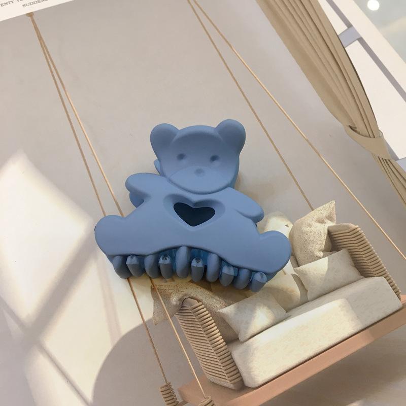 Beautifully Plastic Crafted Hair Claw Clips With Elegant Shapes And Vibrant Colors For Every Hairstyle Needs